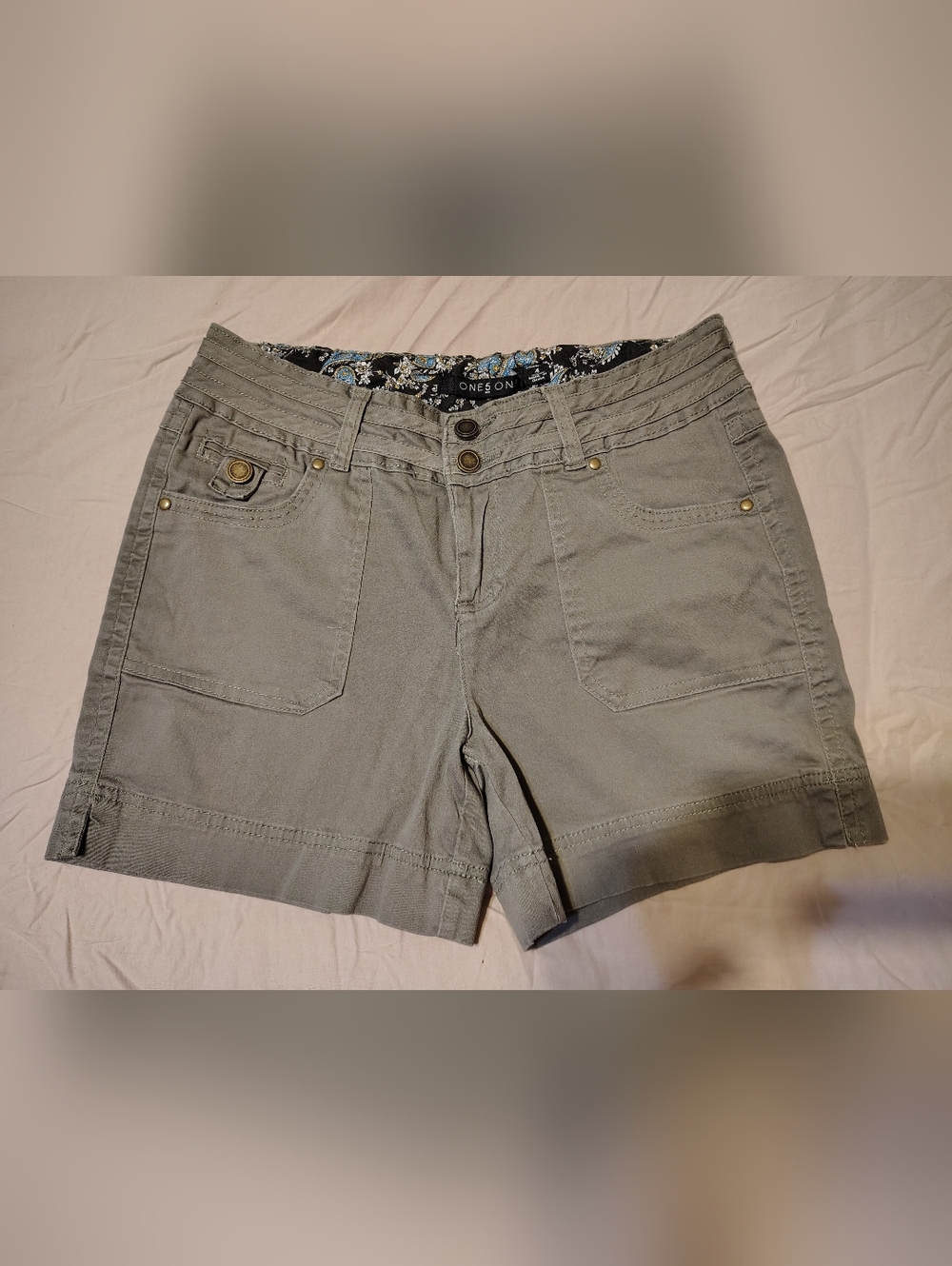 One 5 one Brand, Woman's Kaki Shorts,Size4